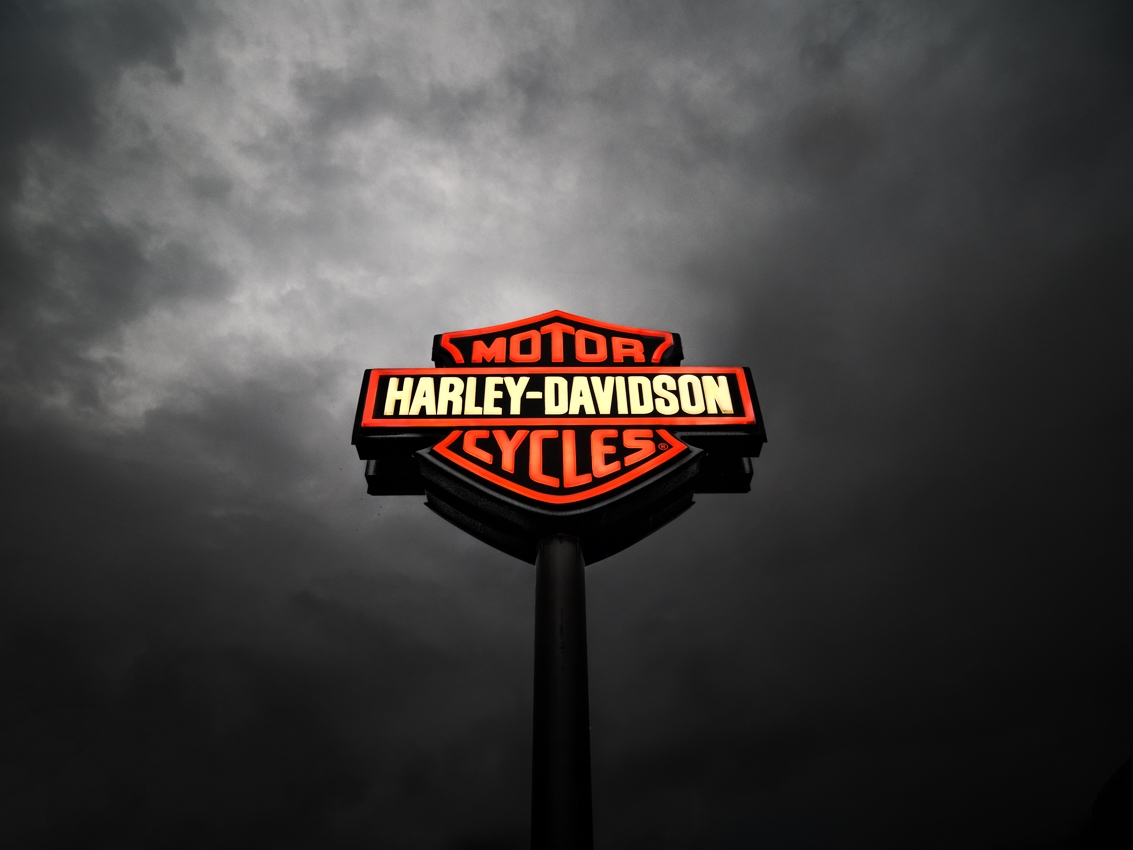http://www.olivierlovey.ch/files/gimgs/th-19_59_enseigne-harleydavidson.jpg